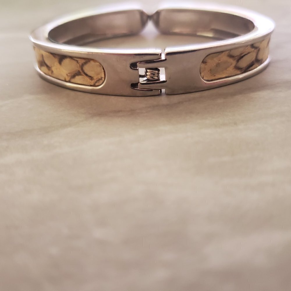 ✨ Stella and Dot Snakeskin Emerson Hinged Bangle ✨ - Picture 6 of 11